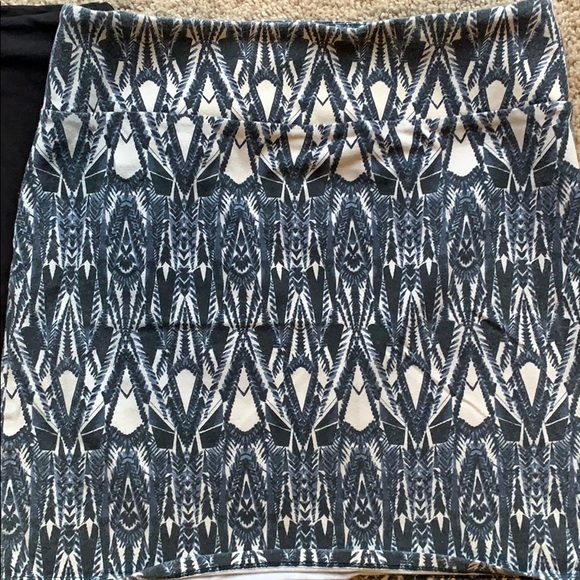 Skirts - Picture 2 of 3